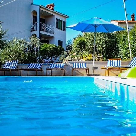 Apartments With A Swimming Pool Pula - 7356 외부 사진