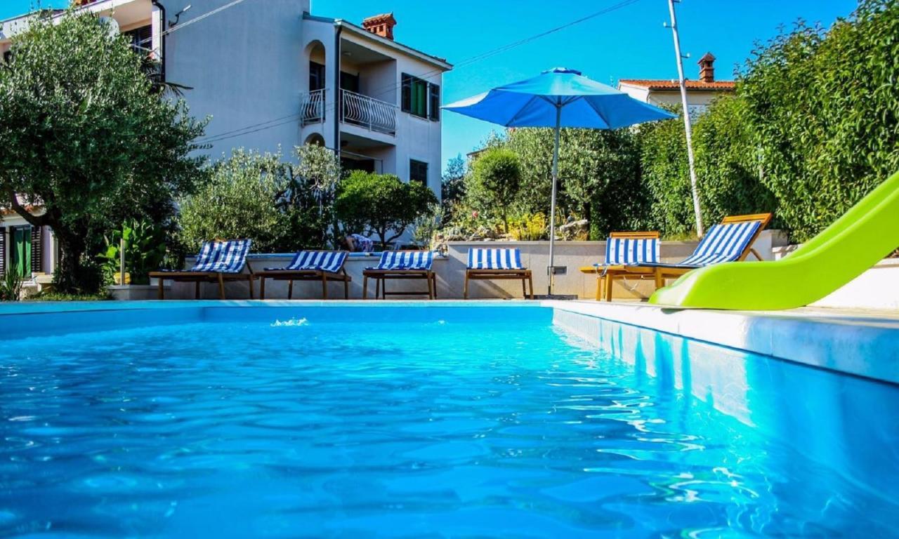 Apartments With A Swimming Pool Pula - 7356 외부 사진