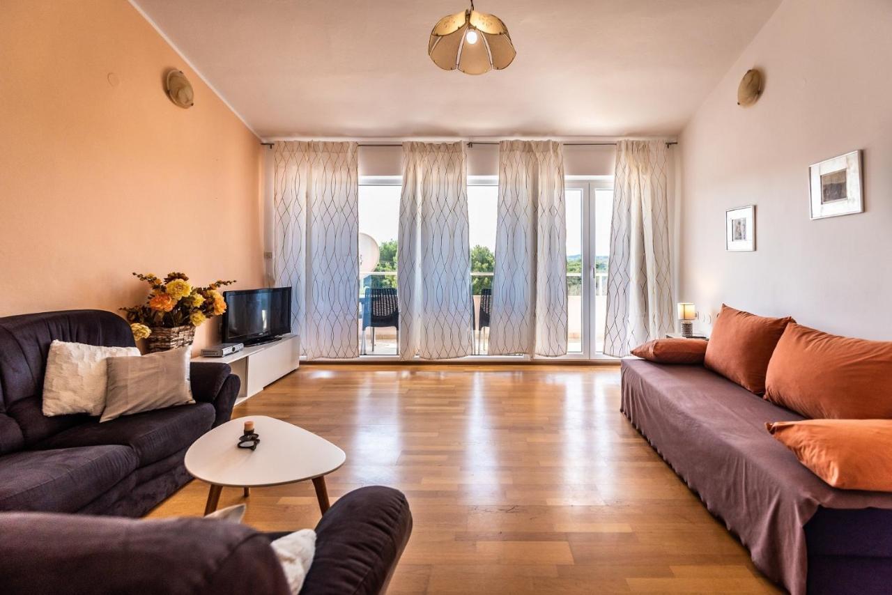 Apartments With A Swimming Pool Pula - 7356 외부 사진