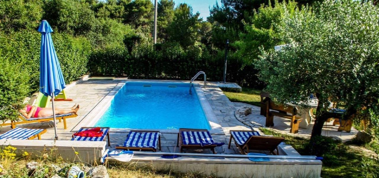 Apartments With A Swimming Pool Pula - 7356 외부 사진