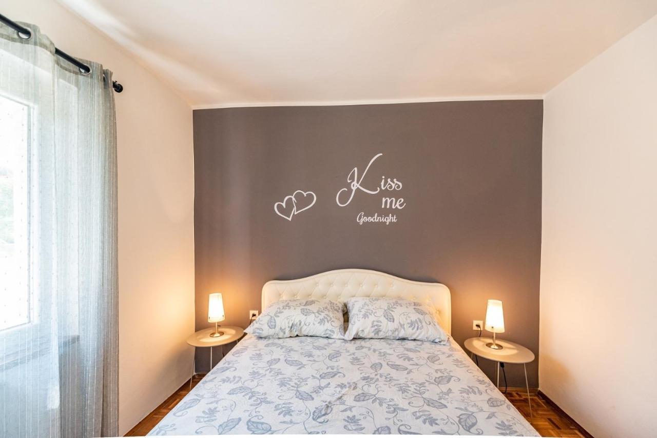 Apartments With A Swimming Pool Pula - 7356 외부 사진