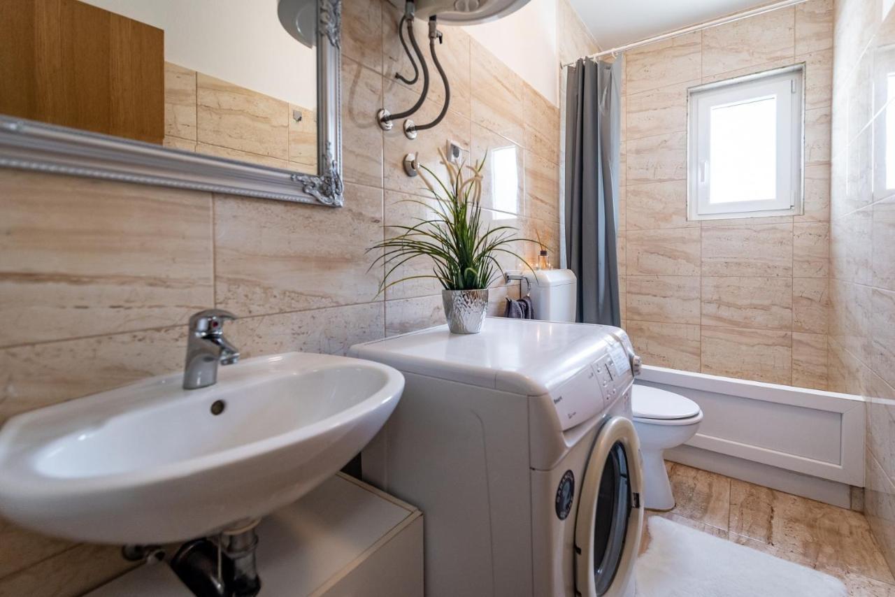 Apartments With A Swimming Pool Pula - 7356 외부 사진